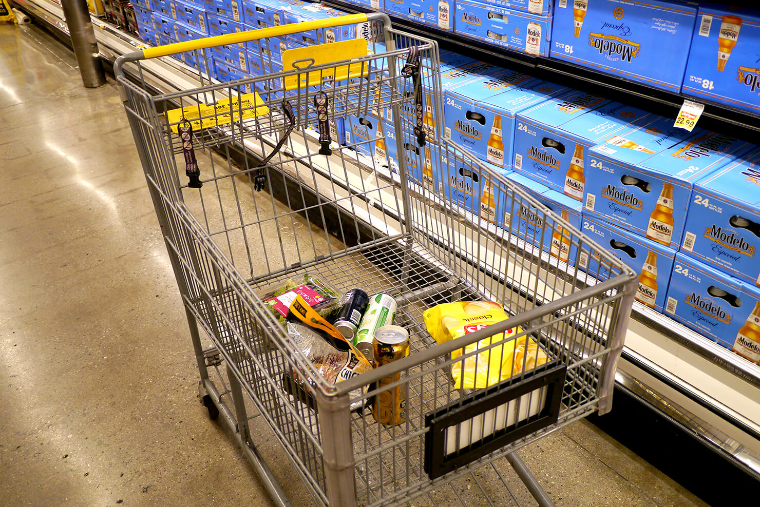 アメリカのスーパーで使われている巨大なカート