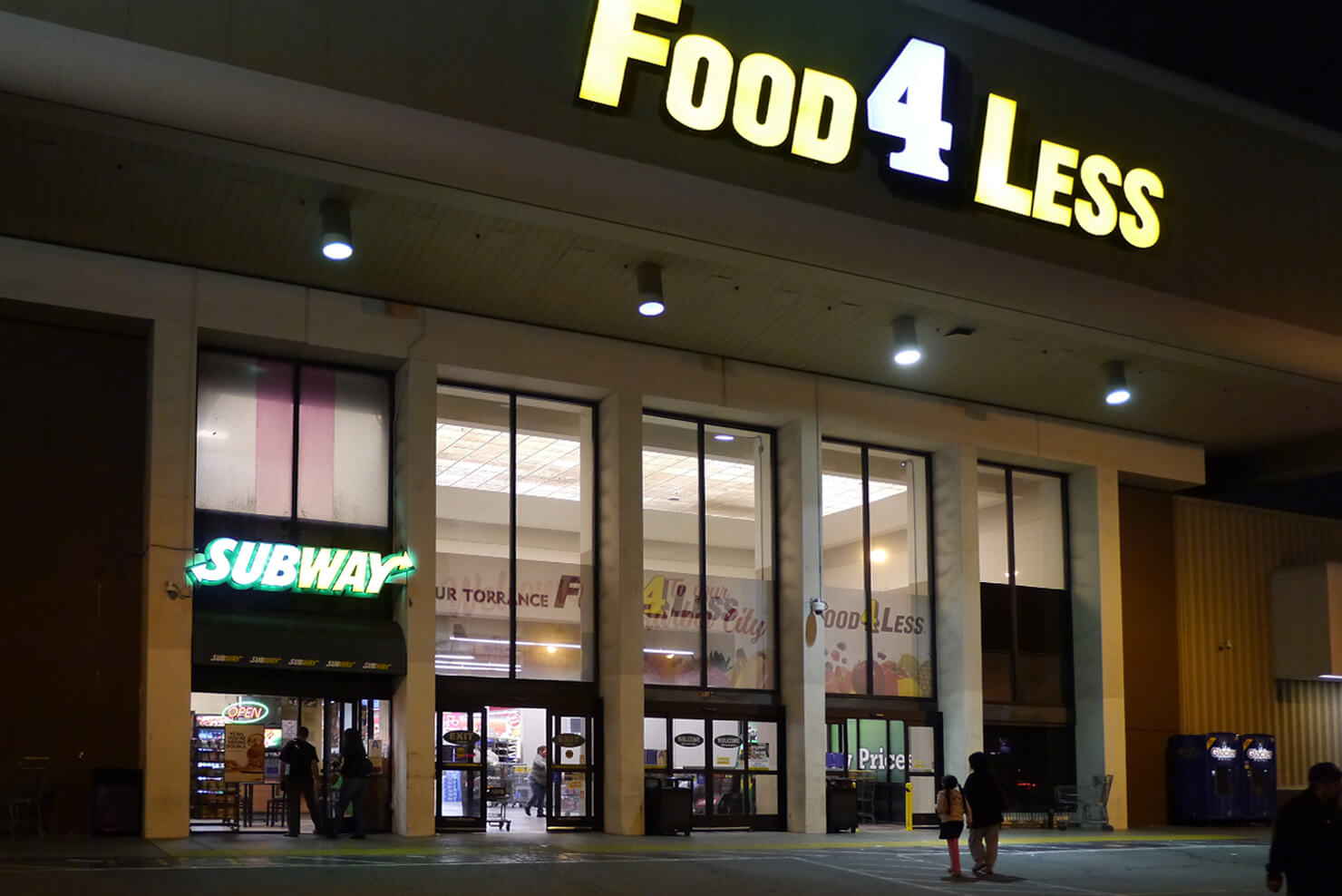 アメリカのロサンゼルスのスーパーマーケットFood 4 Lessの外観