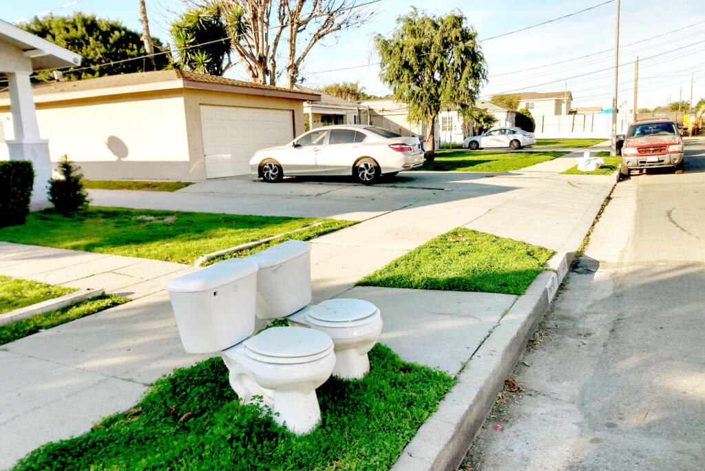 American View, Toilet, Roadside, Garbage
