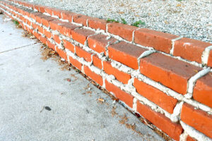 Corner-cutting construction of block fence