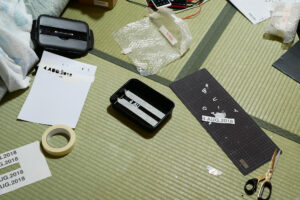 Cut cutting sheets into date on the tatami mat floor