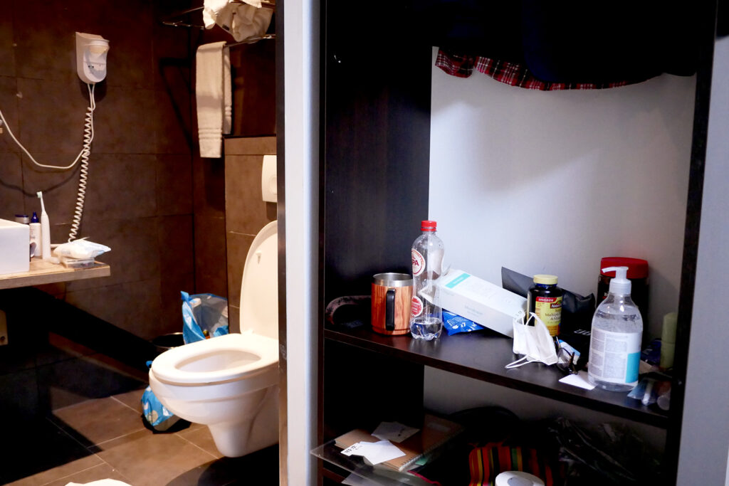 Bath room and a shelf in Camp Inn hotel in the Netherlands