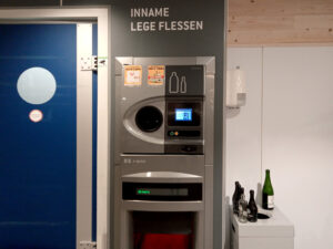 Recycle machine for bottles in the Netherlands DEKA markt