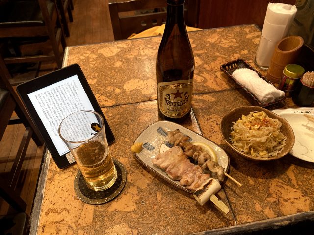 Beer, yakitori, bean sprout on the table at Izakaya Yakiton Tokyo daimon oshiba minato-ku, they are running 46 years since opening
