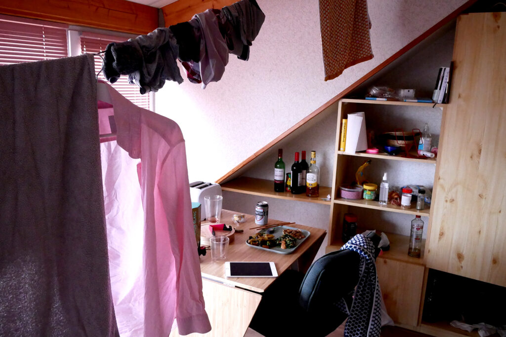 Hang clothes in my room in the Netherlands