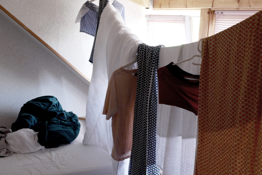 hang the laundry in the room