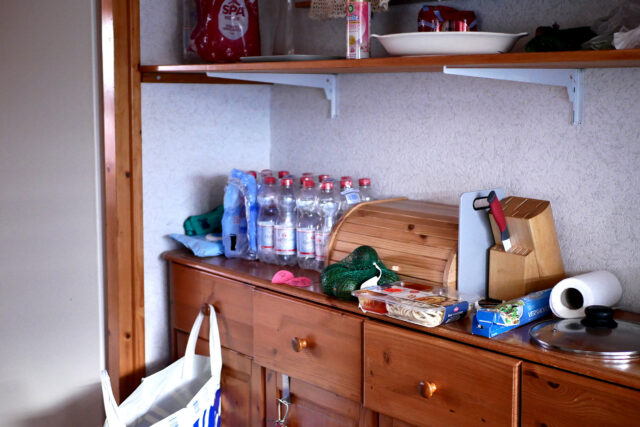 Storage in a dutch house, there are bottles of the water