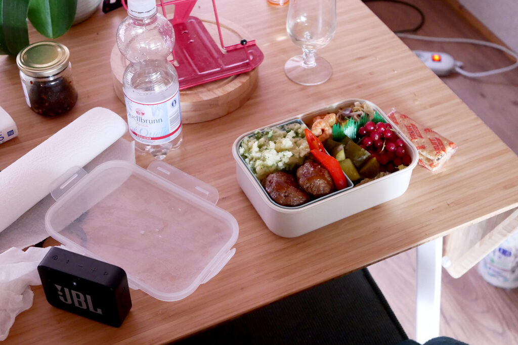 dutch style stampot and meatball bento on the table