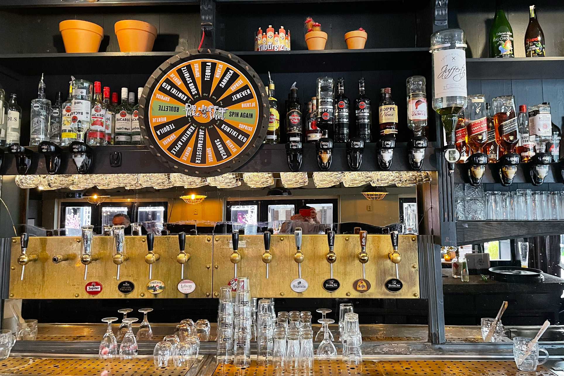Dutch Bar Meeting a Dutch Gallerist | Really Diary: Contemporary Artist Tomoni ...