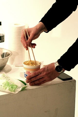 牛丼の滝/カップヌードルの滝の写真素材撮影