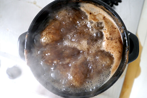 寿司とコーラ、コーンスープとグミなど、ゲテモノ的に食材を組み合わせることにより人種間の軋轢・衝突を表現した人種のるつぼシリーズの写真素材撮影