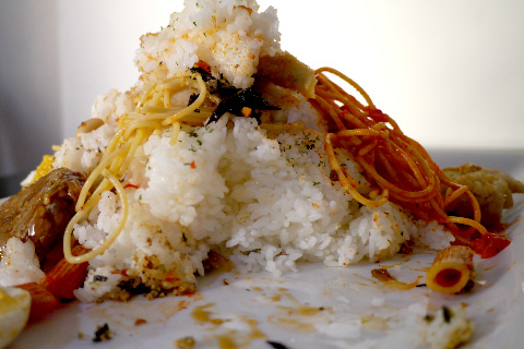 コンビニ弁当の山の写真素材撮影