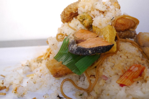 コンビニ弁当の山の写真素材撮影