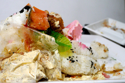 コンビニ弁当の山の写真素材撮影