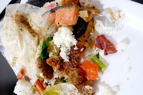 コンビニ弁当の山の写真素材撮影