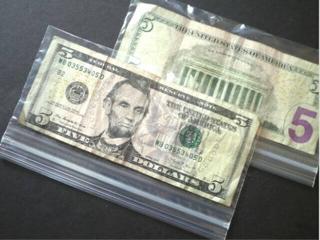 ONE BITE CHALLENGE AFTER CORONAVIRUS (COVID-19)の写真素材撮影、ホームレスの人々