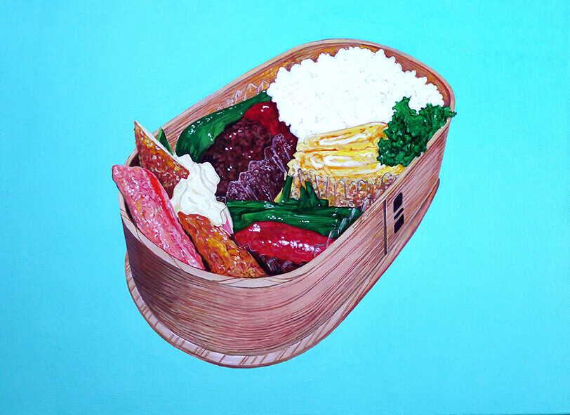 BENTO-April 3, 2016（熱量746kcal、蛋白質35.3g、脂質31.3g、炭水化物76.1g、塩分3.2g／原材料名：御飯（国産）、だし巻卵、ピーマン肉詰め、塩鮭、竹輪きゅうり、ウィンナー、ほうれん草、パセリ、マヨネーズ、ケチャップ、合成清酒、しょうゆ、食塩、砂糖）2016年 キャンバスにアクリル 33×45cm