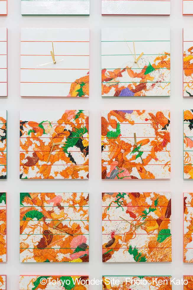 新宅睦仁個展「コンビニ弁当の山－Time is money.」@トーキョーワンダーサイト渋谷の展示風景