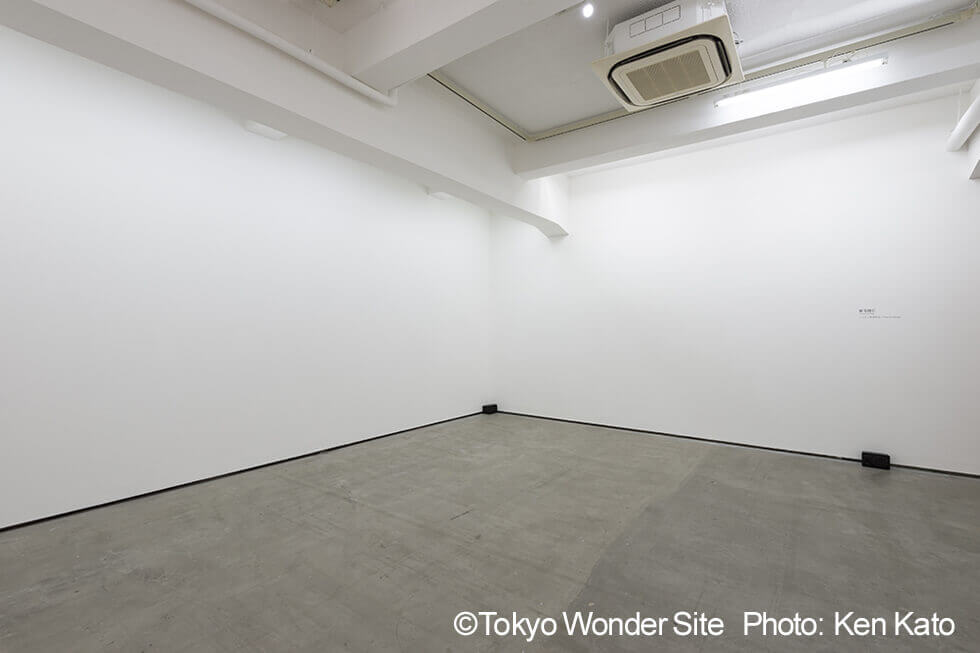 新宅睦仁個展「コンビニ弁当の山－Time is money.」@トーキョーワンダーサイト渋谷の展示風景