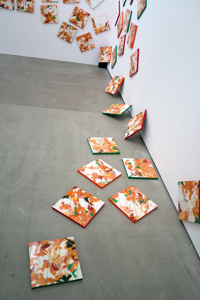 新宅睦仁個展「コンビニ弁当の山－Time is money.」@トーキョーワンダーサイト渋谷の展示風景