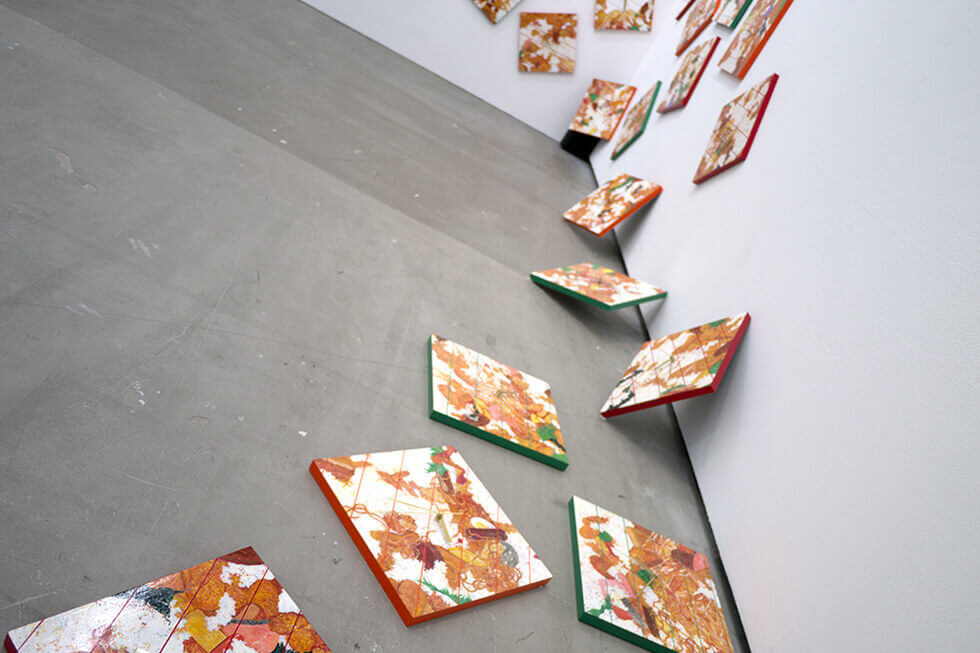 新宅睦仁個展「コンビニ弁当の山－Time is money.」@トーキョーワンダーサイト渋谷の展示風景