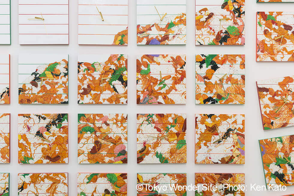 新宅睦仁個展「コンビニ弁当の山－Time is money.」@トーキョーワンダーサイト渋谷の展示風景