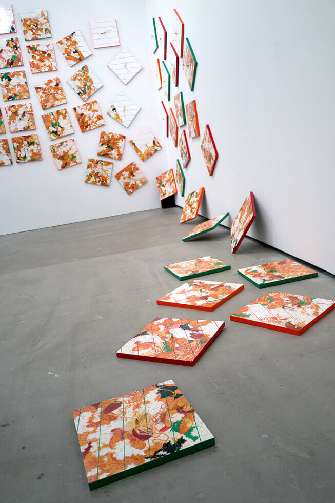 新宅睦仁個展「コンビニ弁当の山－Time is money.」@トーキョーワンダーサイト渋谷の展示風景