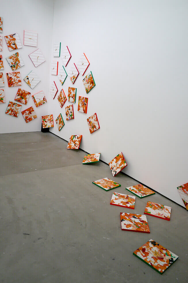 新宅睦仁個展「コンビニ弁当の山－Time is money.」@トーキョーワンダーサイト渋谷の展示風景